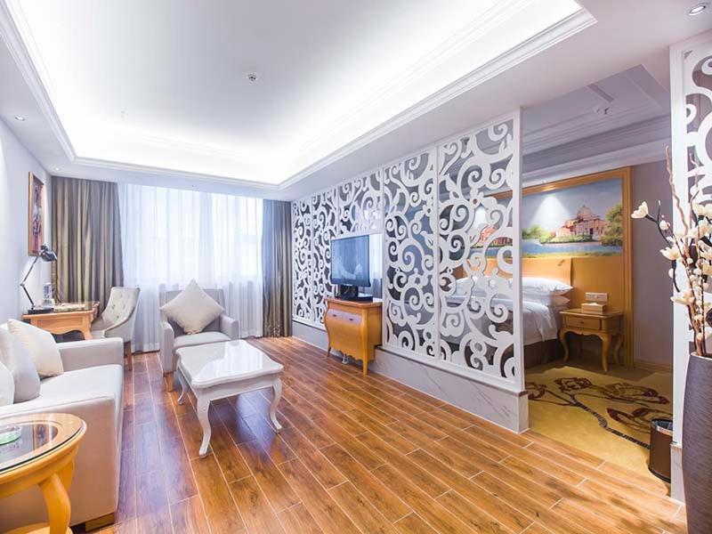 Vienna International Hotel Haikou West Bus Station Экстерьер фото